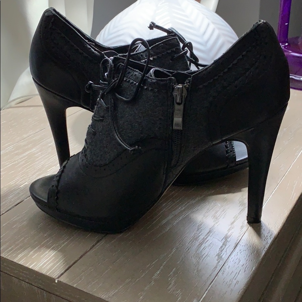 Shoes - Picture 7 of 9